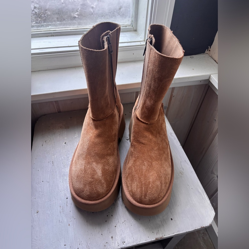 UGG | New withoutbox classsix twin seam new heights boot | size 10 - Picture 3 of 8